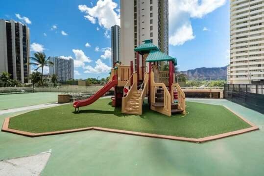 Deluxe Panoramic Mountain View Condo - 37Th Floor, Free Parking & Wifi Condo Honolulu Exterior photo