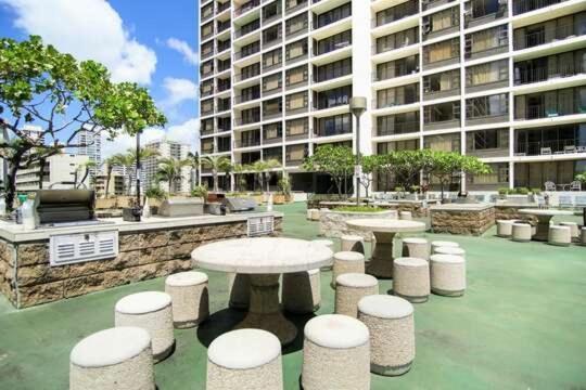 Deluxe Panoramic Mountain View Condo - 37Th Floor, Free Parking & Wifi Condo Honolulu Exterior photo