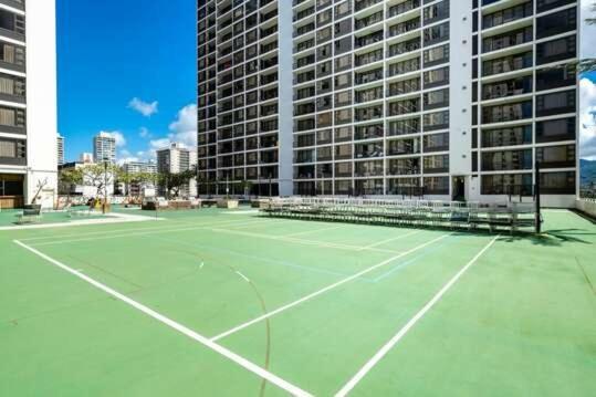 Deluxe Panoramic Mountain View Condo - 37Th Floor, Free Parking & Wifi Condo Honolulu Exterior photo