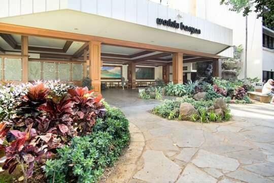 Deluxe Panoramic Mountain View Condo - 37Th Floor, Free Parking & Wifi Condo Honolulu Exterior photo