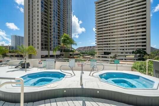 Deluxe Panoramic Mountain View Condo - 37Th Floor, Free Parking & Wifi Condo Honolulu Exterior photo