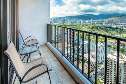 Deluxe Panoramic Mountain View Condo - 37Th Floor, Free Parking & Wifi Condo Honolulu Exterior photo
