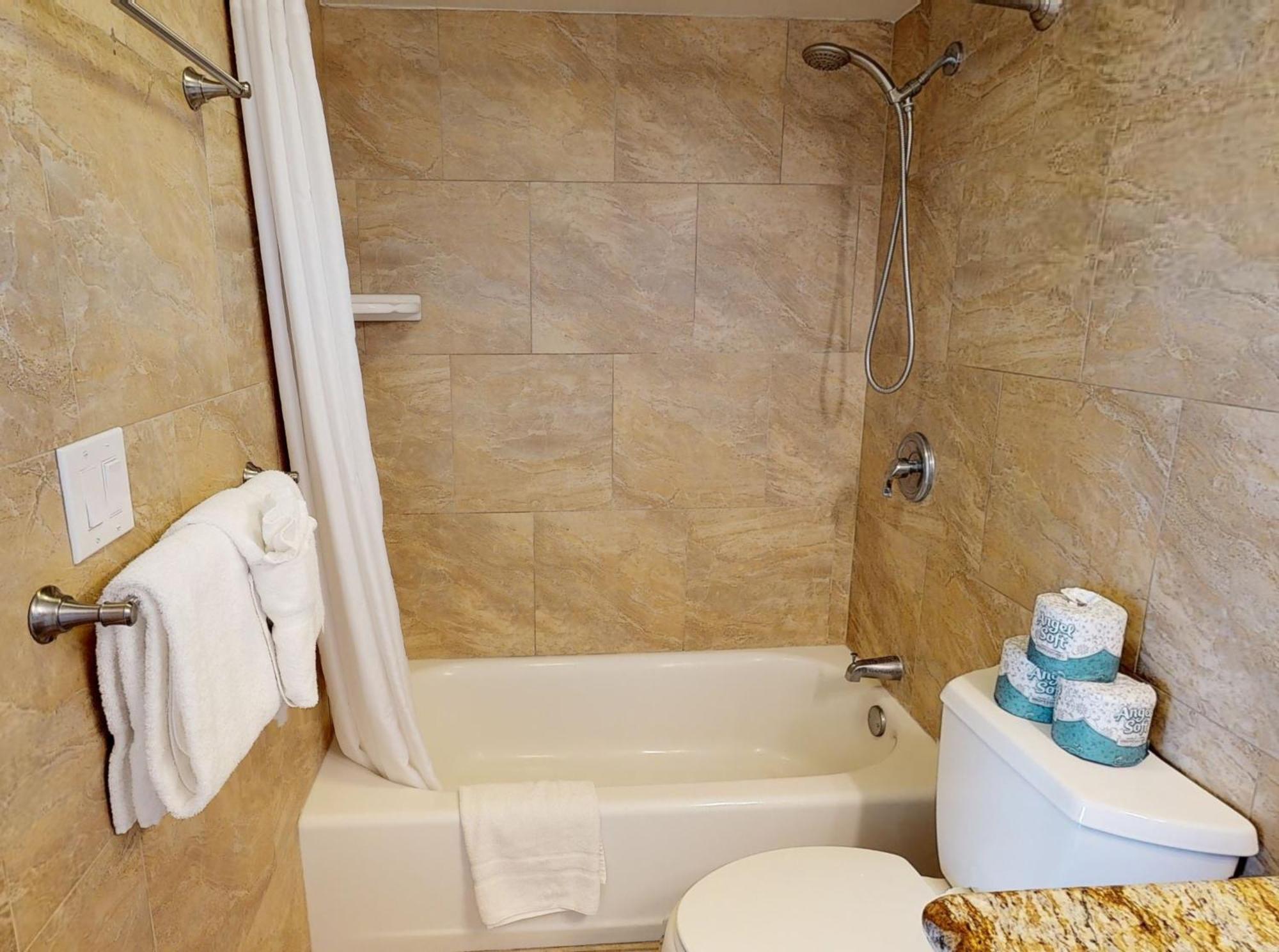Deluxe Panoramic Mountain View Condo - 37Th Floor, Free Parking & Wifi Condo Honolulu Exterior photo